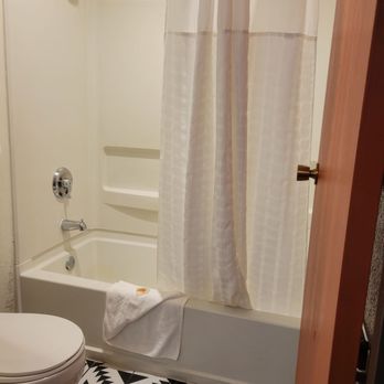 Coyote South Santa Fe - The bath - Hotels Near Me - Santa Fe, New Mexico