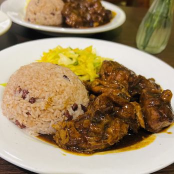 Tropical Diner - Brown Stew Chicken (Large) with Rice and Peas and Steamed Vegetables - Caribbean Near Me - Katy, Texas Tropical Diner - Brown Stew Chicken (Large) with Rice and Peas and Steamed Vegetables - Caribbean Near Me - Katy, Texas
