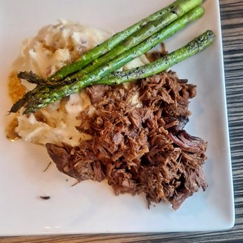 Le Belle - Beef tips, mashed potatoes and asparagus (AUHmazing) - Southern Near Me - Jenks, Oklahoma