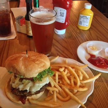 The Chimes Covington - Burger jalapeño - Pubs Near Me - Covington, Louisiana