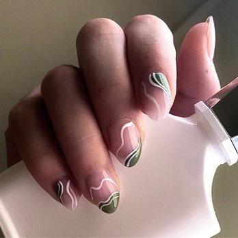 Wilsonville Nails - Short acrylic nails with design - Nail Salons Near Me - Wilsonville, Oregon