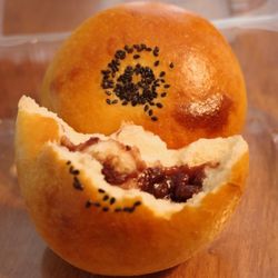 Hong Kong Bakery & Dimsum - Red bean