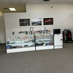 Hi-Tech - Inside Shop
