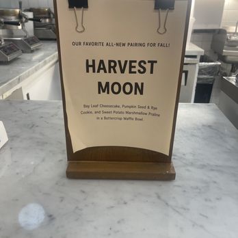 Jeni's Splendid Ice Creams - This combo looks delish - Ice Cream & Frozen Yogurt Near Me - Calabasas, California