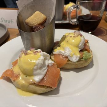 Oak Bistro - Egg Benedict - New American Near Me - Cambridge, Massachusetts