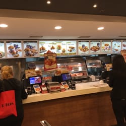 肯德基 - Large ordering station but super slow service!
