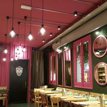 Taquería Los Batos - Beautiful decor; comfortable atmosphere - Mexican Near Me - Madrid, M