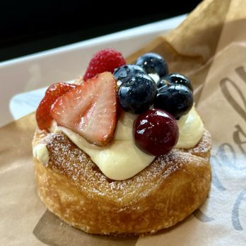 Tous les Jours - mixed berry danish - Patisserie/Cake Shop Near Me - Vancouver, Washington