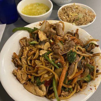 Da Han Mongolian BBQ - Bowl at our table with rice and soup - Taiwanese Near Me - Cincinnati, Ohio Da Han Mongolian BBQ - Bowl at our table with rice and soup - Taiwanese Near Me - Cincinnati, Ohio