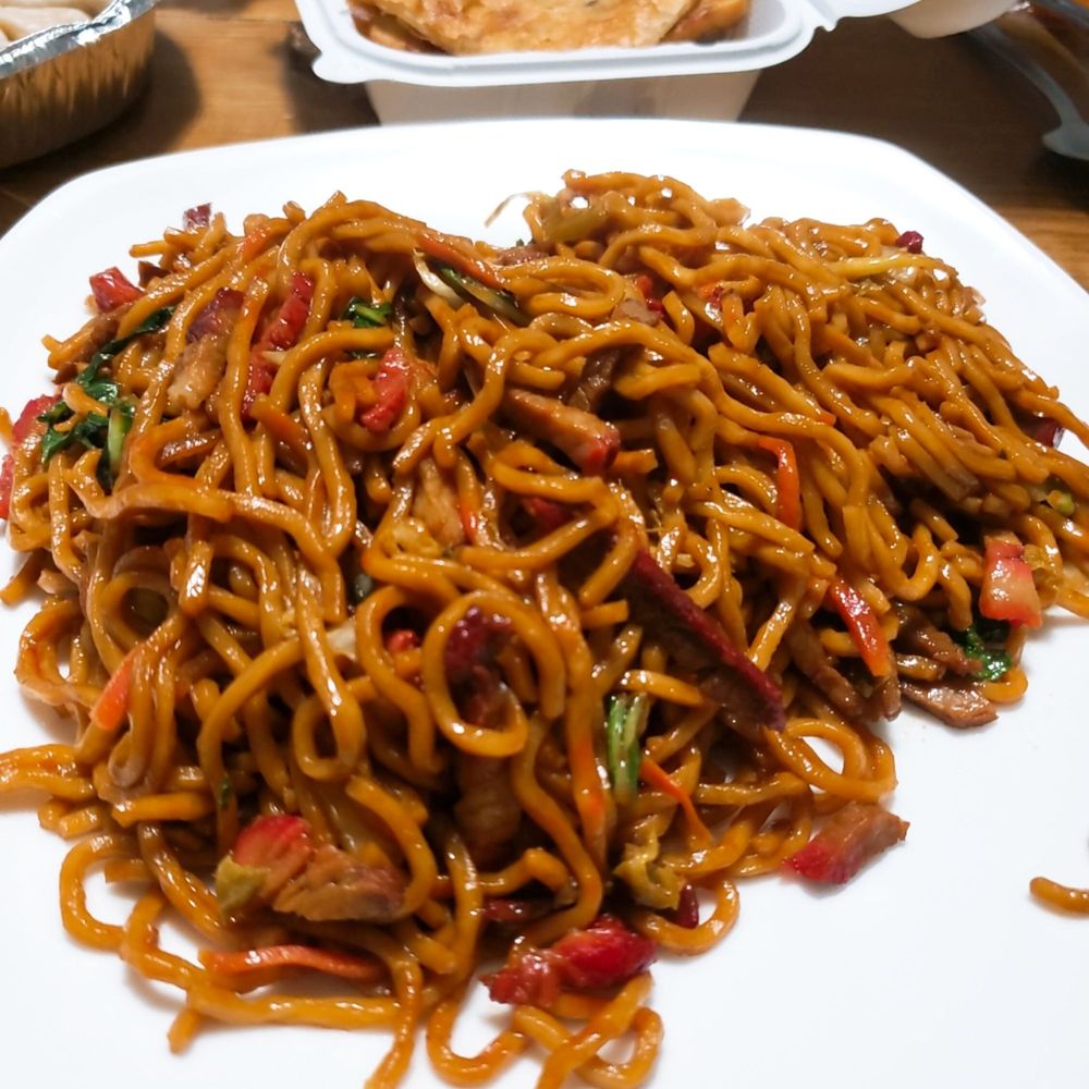 Wing Hua - Roast pork lo mein - Chinese Near Me - Brooklyn, New York