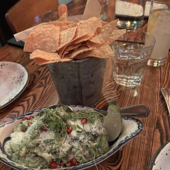 La Luna - Guacamole - Mexican Near Me - Chicago, Illinois