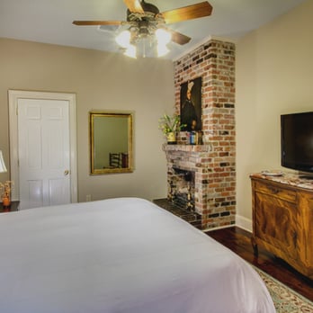 Audubon Cottages - Cottage #6 bedroom. Comfy bed :) - Guest Houses Near Me - New Orleans, Louisiana Audubon Cottages - Cottage #6 bedroom. Comfy bed :) - Guest Houses Near Me - New Orleans, Louisiana