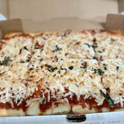 Saint Honoré - Gluten -free / Vegan Cheese pizza.