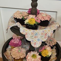 Chaves Bakery & Deli - Floral themed cupcakes