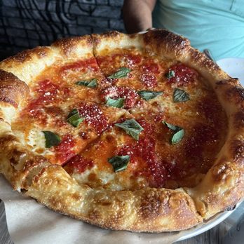 Tralia Pizza - Neapolitan style thin crust - Pizza Near Me - Sarasota, Florida