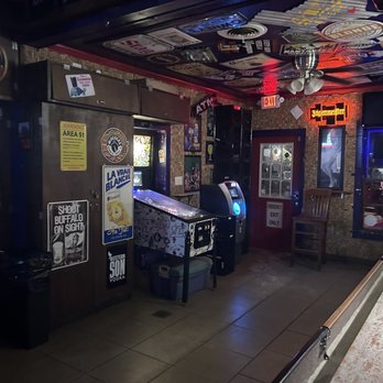The Red Door Saloon - Dive Bars Near Me - Destin, Florida