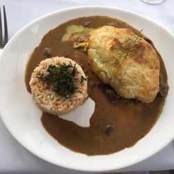 Bené da Flauta - Folheado de Frango com espinafre e gorgonzola acompanhado de arroz com amêndoas