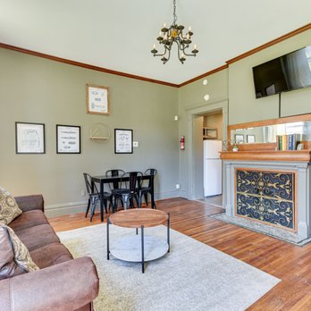 The Judges Mansion - Guest Suite 8, The Judge's Study - Guest Houses Near Me - Columbus, Ohio