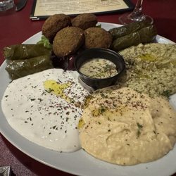Garlic Lovers Corner - Appetizer sampler platter