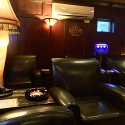 Neumann's Cigars & More-Libertyville