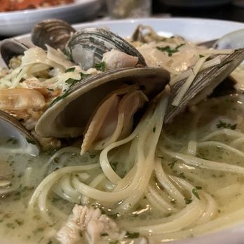Oxford Tavern - Linguine with little necks and chopped little necks. Sooooo delicious! - Italian Near Me - Barrington, Rhode Island
