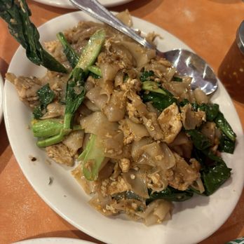 Vim Thai-Chinese Restaurant - Pad see ewe - Thai Near Me - Los Angeles, California Vim Thai-Chinese Restaurant - Pad see ewe - Thai Near Me - Los Angeles, California