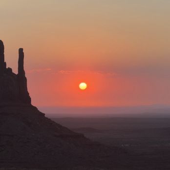 The View Hotel - Sunrise over Monument Valley - Hotels Near Me - Oljato-Monument Valley, Arizona