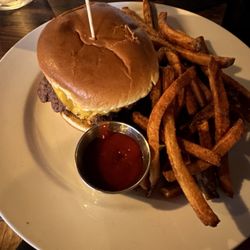 The Courthouse Tavern and Table - Tavern burger