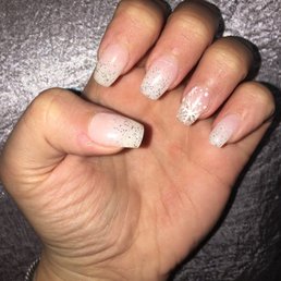 Thank you Rachel for hooking me up with my winter theme nails.... fabulous job as always