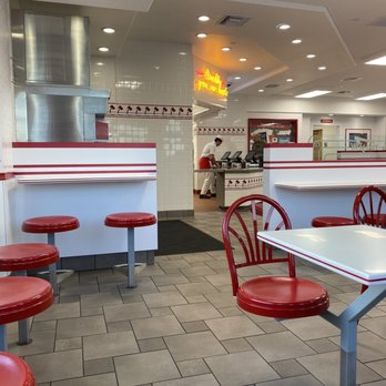 In-N-Out Burger - Interior seating - Burgers Near Me - Roseburg, Oregon In-N-Out Burger - Interior seating - Burgers Near Me - Roseburg, Oregon