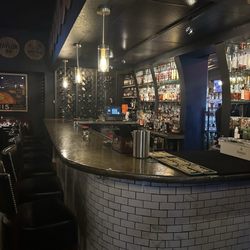 Tony's Restaurant & 3rd Street Cafe - Bar view