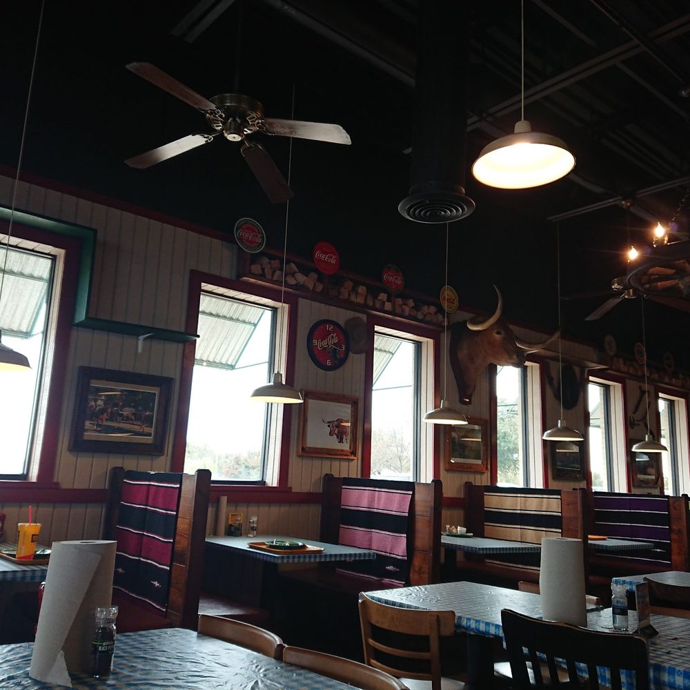 Dickey's Barbecue Pit - No one cleaned table. - Barbeque Near Me - Plano, Texas