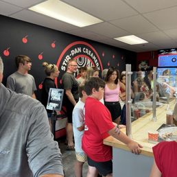 Look at the line in this place! Look at the line in this place!