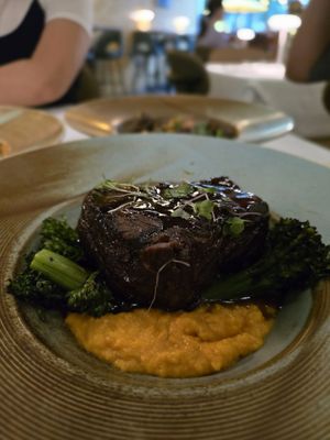 Ella Dine + Drinks by null