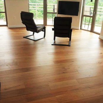 Ozark Flooring - a living room with hardwood floors - Flooring Near Me - Chesapeake, Virginia Ozark Flooring - a living room with hardwood floors - Flooring Near Me - Chesapeake, Virginia