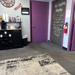 Twin City Automotive - Customer lobby