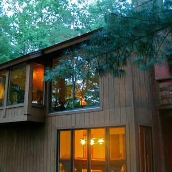 Barothy Lodge - Riverbend Lodge, 4 bedrooms, 3 baths, sleeps 8, fireplace, hot tub, pool table, screened porch, deck overlooks river - Venues & Event Spaces Near Me - Walhalla, Michigan