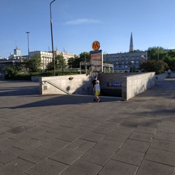Metro Ratusz Arsenał