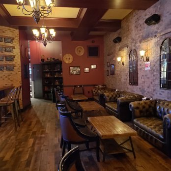 Wiseguy Lounge - The bar on a Monday night - Cocktail Bars Near Me - Indianapolis, Indiana