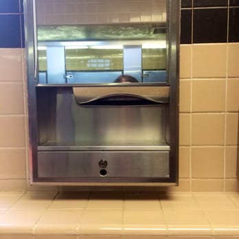 Atlantic City Service Area - The mirrors at this rest stop are incredibly useful. I'm 5'6", and this is what I can see when standing at the bathroom sinks. - Gas Stations Near Me - Absecon, New Jersey