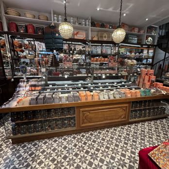 A la Mère de Famille - Chocolatiers & Shops Near Me - Paris, 75 A la Mère de Famille - Chocolatiers & Shops Near Me - Paris, 75