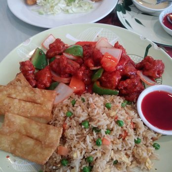 China Kitchen - Sweet and Sour Chicken lunch special (and a couple crab dumplings in the background) - Chinese Near Me - El Sobrante, California China Kitchen - Sweet and Sour Chicken lunch special (and a couple crab dumplings in the background) - Chinese Near Me - El Sobrante, California