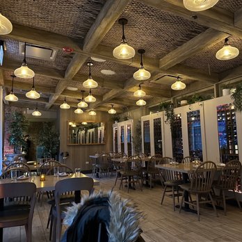 LÝRA - Interior - Greek Near Me - Chicago, Illinois