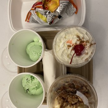 Picossitos - Raspanieve, fresas con crema, Pistacho ice cream and hot Cheetos with nacho cheese. - Shaved Ice Near Me - Avondale, Arizona