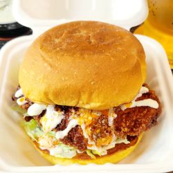 The Wing Man - Buffalo Blasted Chicken Sandwich w/Veggie Sticks $13.00 (04/27/25). @TheWingManOfficial @LawlessBeer #NorthHollywood #NoHo #SFV #LA #Chicken