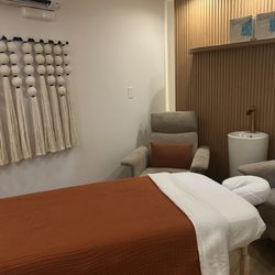 Intuitive Healing Hawaii - You Can Find Me !@Scape Maui. Elevated Wellness. Local Soul