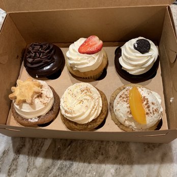 Molly's Cupcakes - Chocolate decadent, strawberry, cookies and cream, apple, pumpkin spice, peach - Cupcakes Near Me - Chicago, Illinois Molly's Cupcakes - Chocolate decadent, strawberry, cookies and cream, apple, pumpkin spice, peach - Cupcakes Near Me - Chicago, Illinois