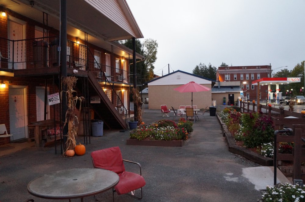 RIVERVIEW MOTEL Updated October 2024 102 W Riverview Ave, Alderson