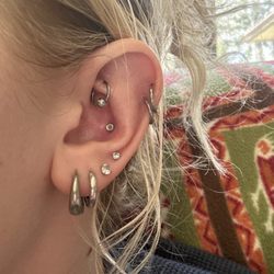 Bluz Tattooz & Body Piercing - 2nd conch