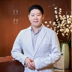 Hu Smiles in Renton - Renton implant dentist Dr Hu in the Hu Smiles office